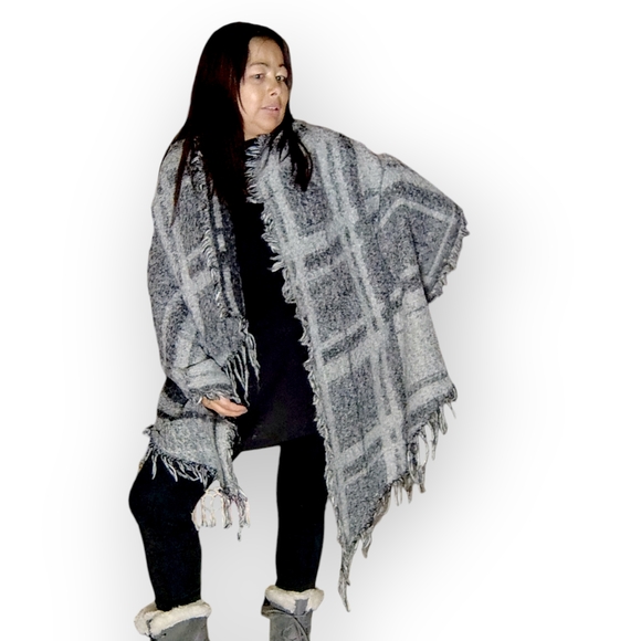 Ardene Sweaters - Elegant Gray Plaid Women's Poncho